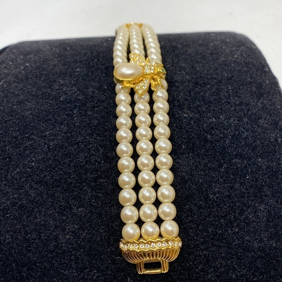 Joan Rivers Collection Triple Strand Faux Pearl Bee Bracelet Rhinestone - Picture 11 of 16